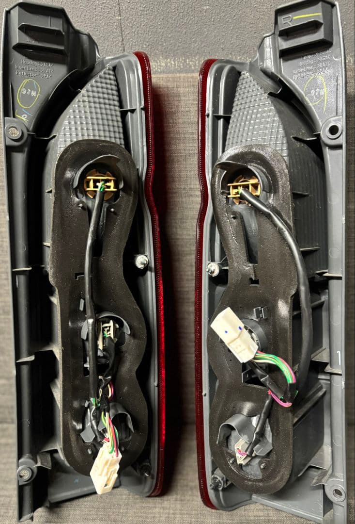 純正トヨタハイエース200系 純正テールランプ左右セット