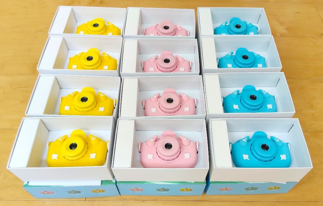 ダブルレンズ　キッズカメラ 　３色12個セット