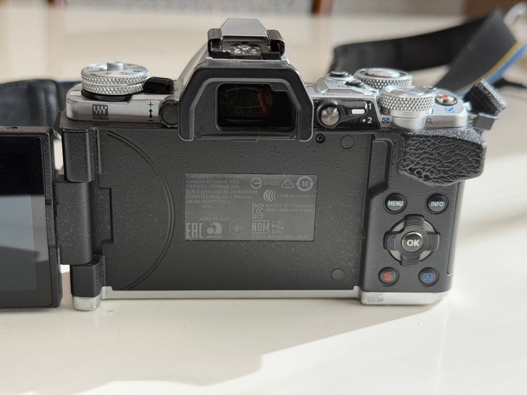 OLYMPUS OM-D E-M5 Mark ⅱ シルバー（動作未確認ジャンク）