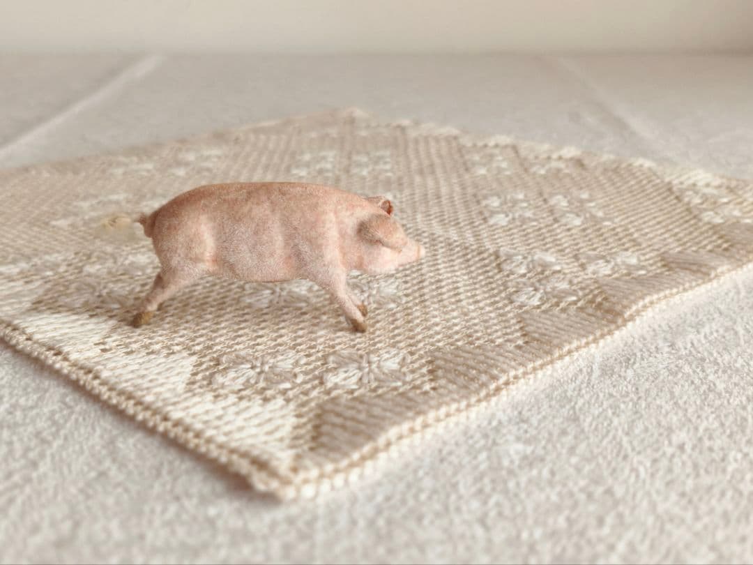 【まーちゃんさま】vintage figure ୨୧ * グリーンの瞳のブタさん