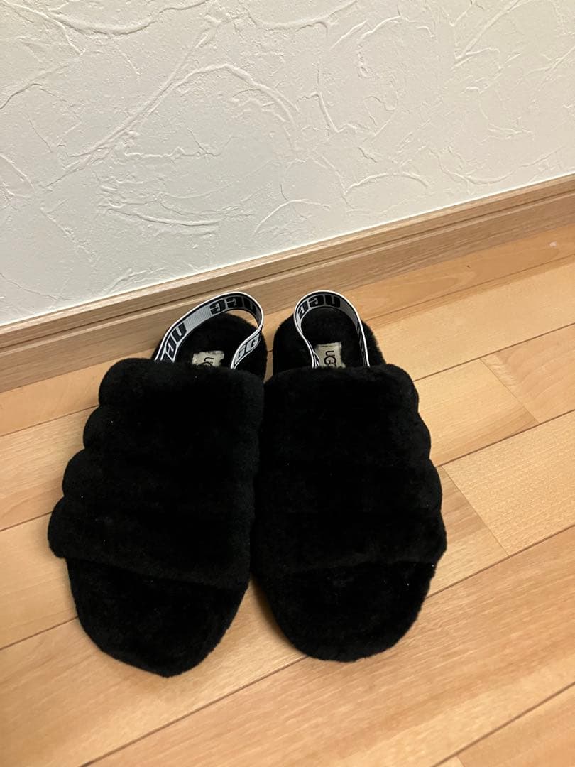 UGG ファーサンダル　23センチ