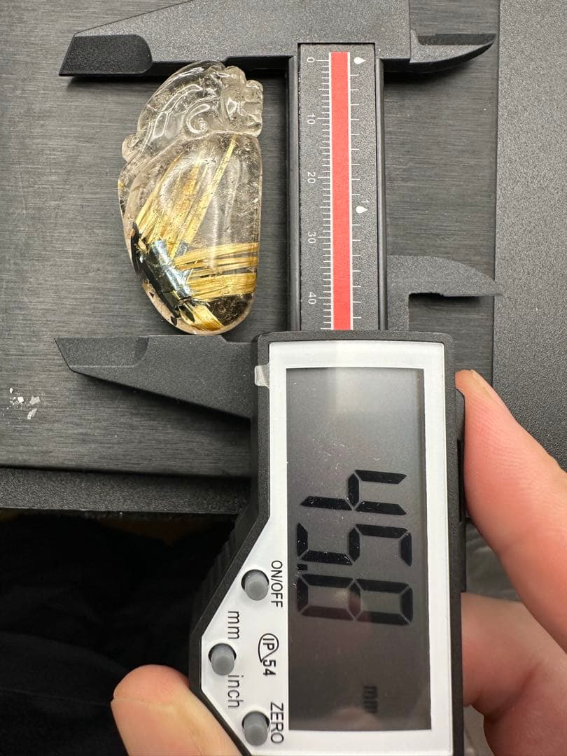 ゴールドルチルクォーツ彫物（貔貅）