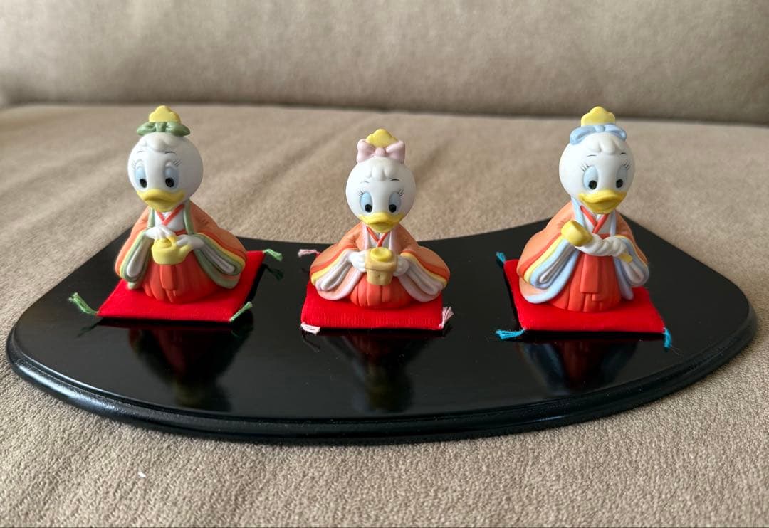【お雛祭り】ディズニー陶器雛飾り お内裏様・三人官女 ・五人囃子
