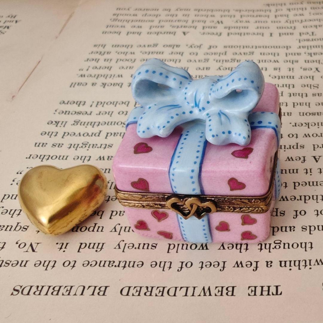 リモージュボックス　ハート柄のプレゼントボックス　フランス製　小物入れ　陶器