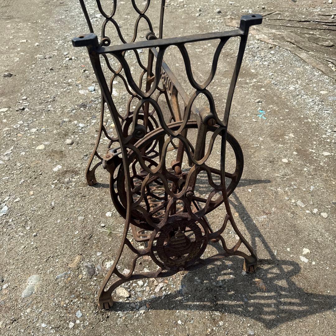 ＆激レア SPECIAL足踏みミシン ミシン脚 網目 古鉄 アンティーク 現状品