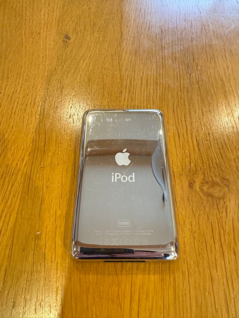 iPod classic 160GB （充電ケーブル付き）