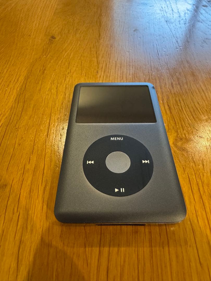 iPod classic 160GB （充電ケーブル付き）