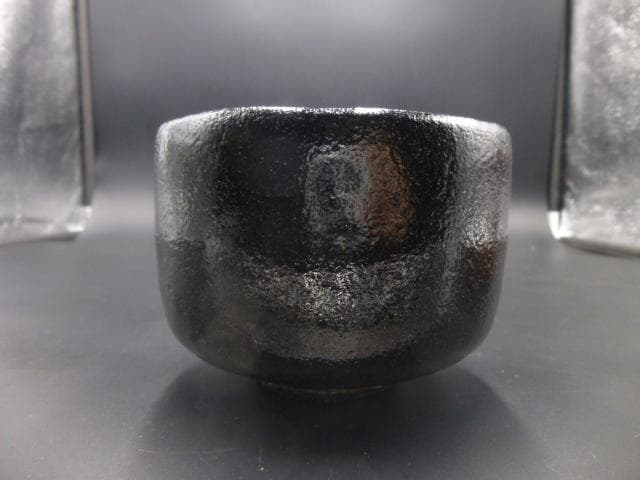 楽吉衛衛門　十代　旦入　黒茶碗／共箱／銘「雲峯」／表千家十二代　惺斎極め箱