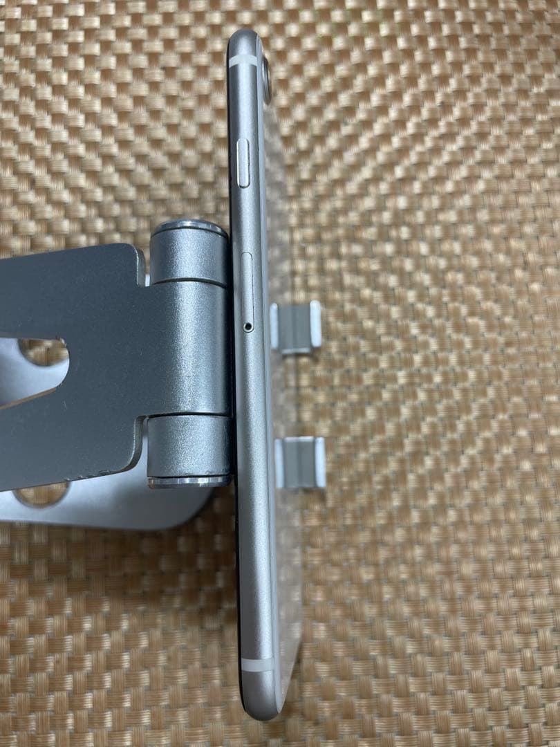 iPhone SE 第3世代 64 GBスターライトSIMフリー【5073】