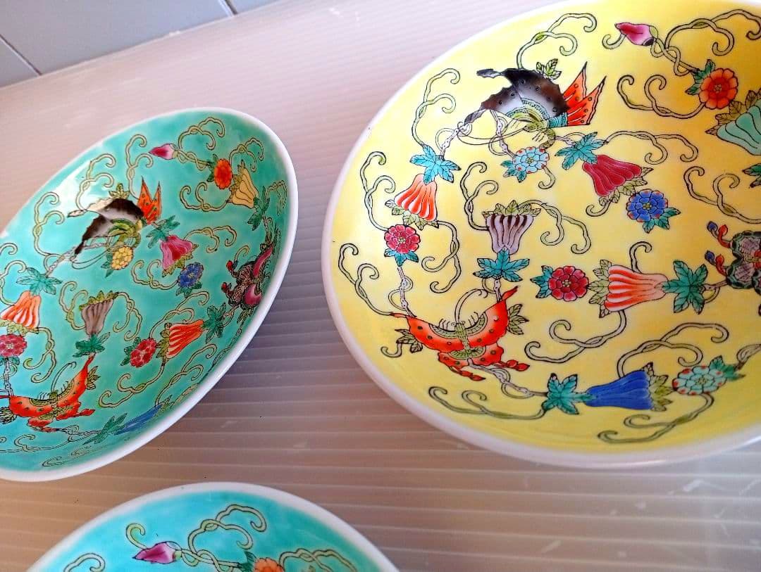 景徳鎮 粉彩花蝶紋 N 手描き