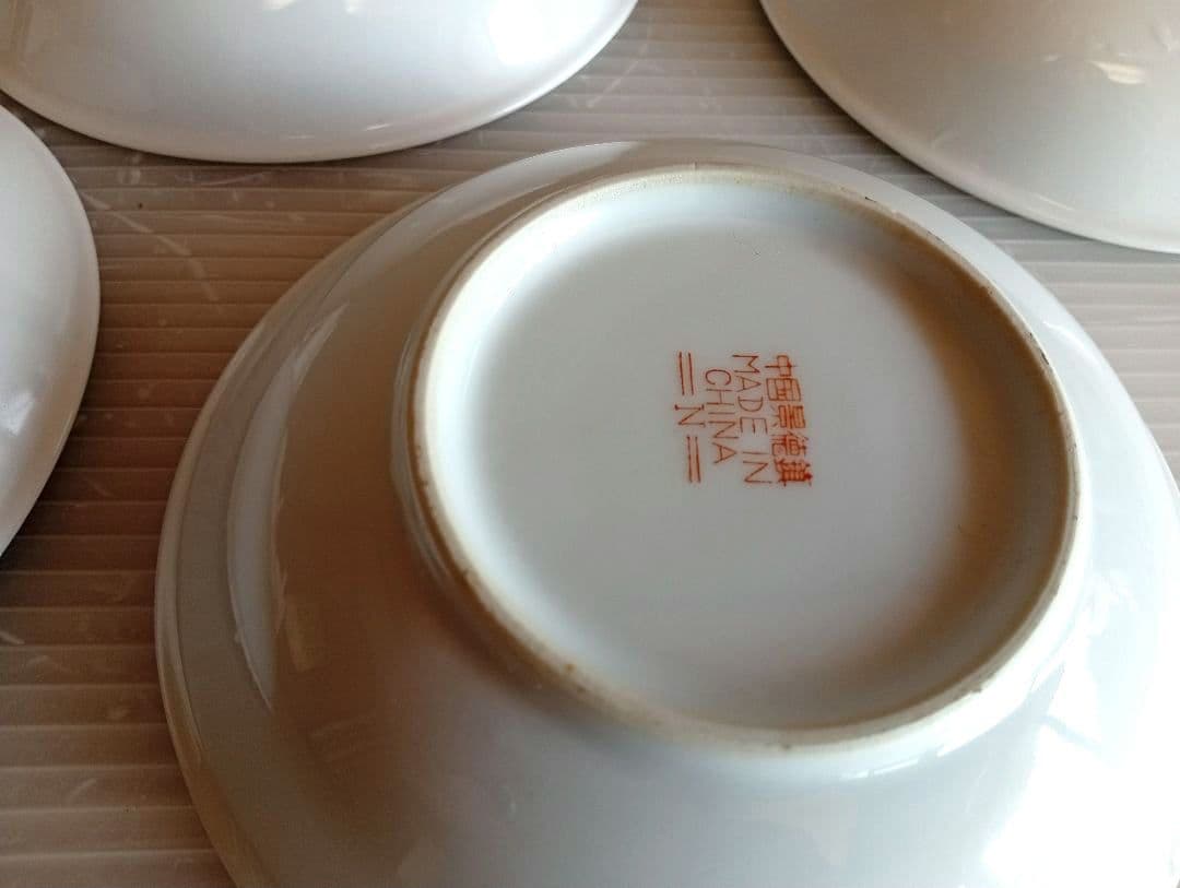 景徳鎮 粉彩花蝶紋 N 手描き