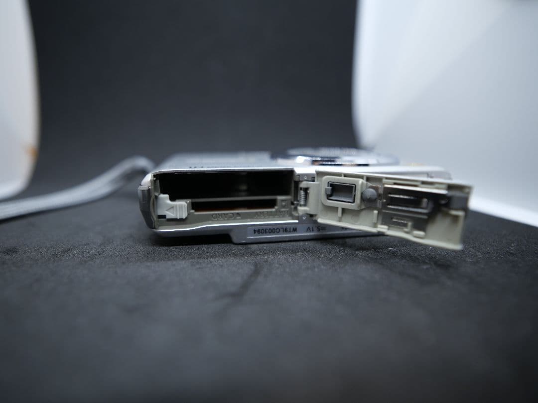 【動作確認済・電池充電器付】LUMIX コンデジDMC-FS7