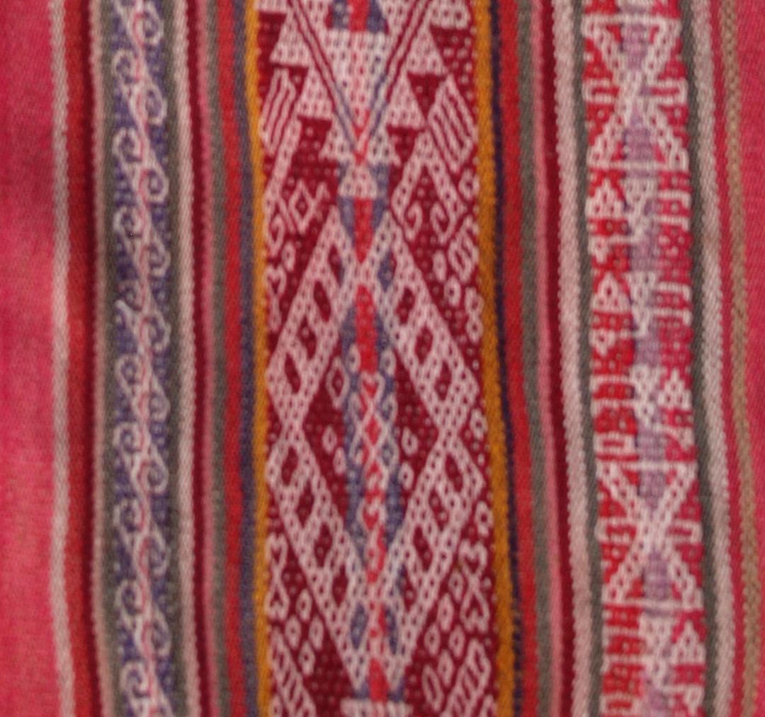 クスコ大聖堂前で入手、スーユなどインカ伝統モチーフ織り込みビンテージ・ショール