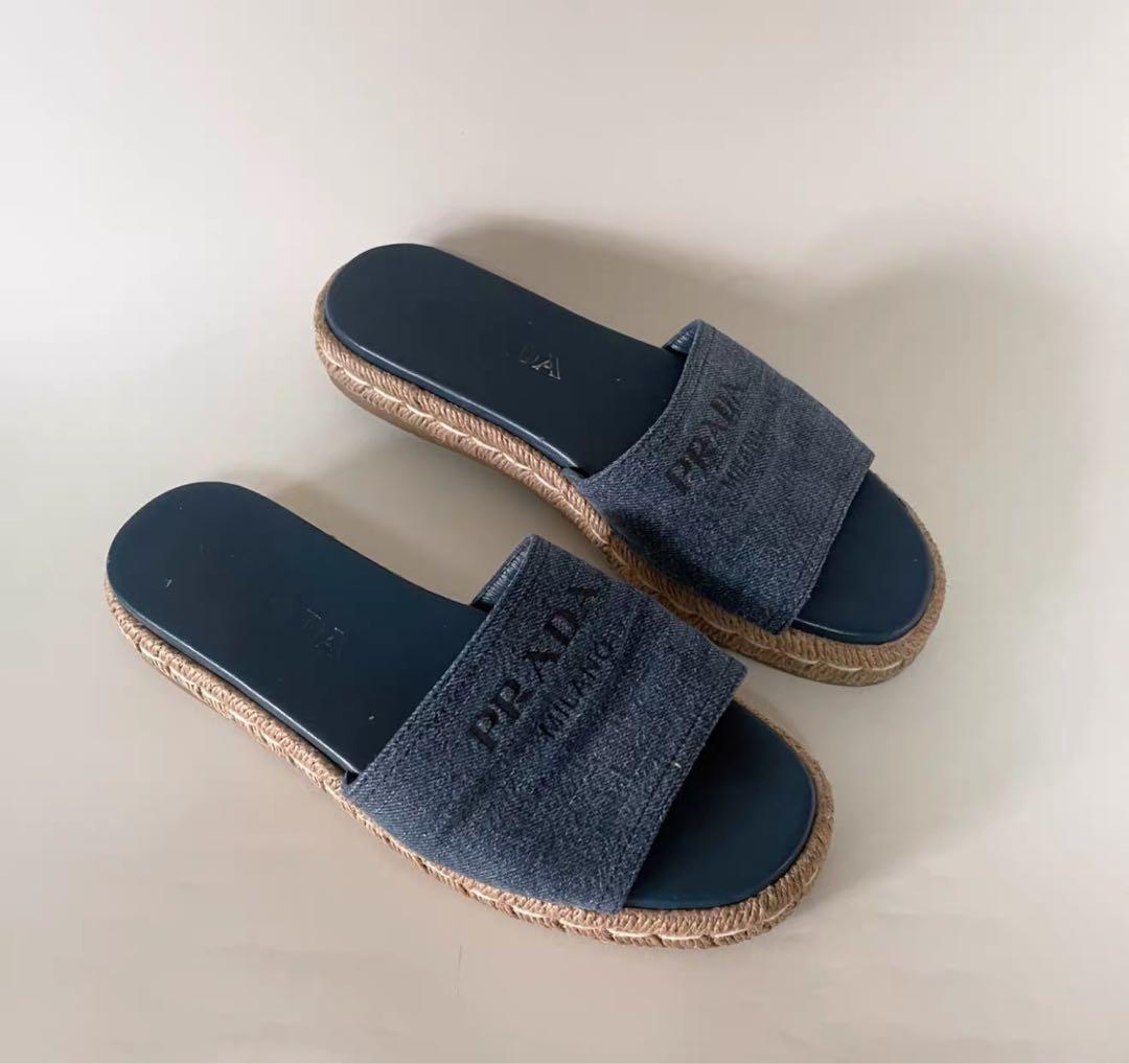 美品 プラダPRADA ダークブルー スライドサンダル