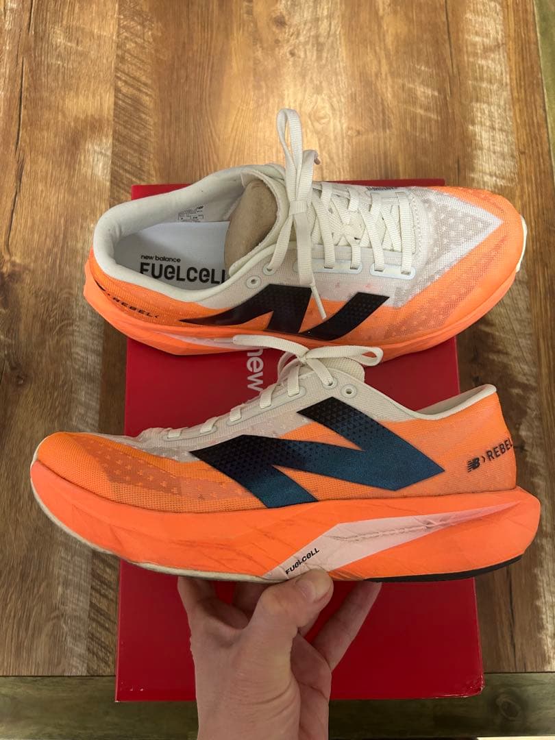 ニューバランス FuelCell Rebel v4 26.0cm