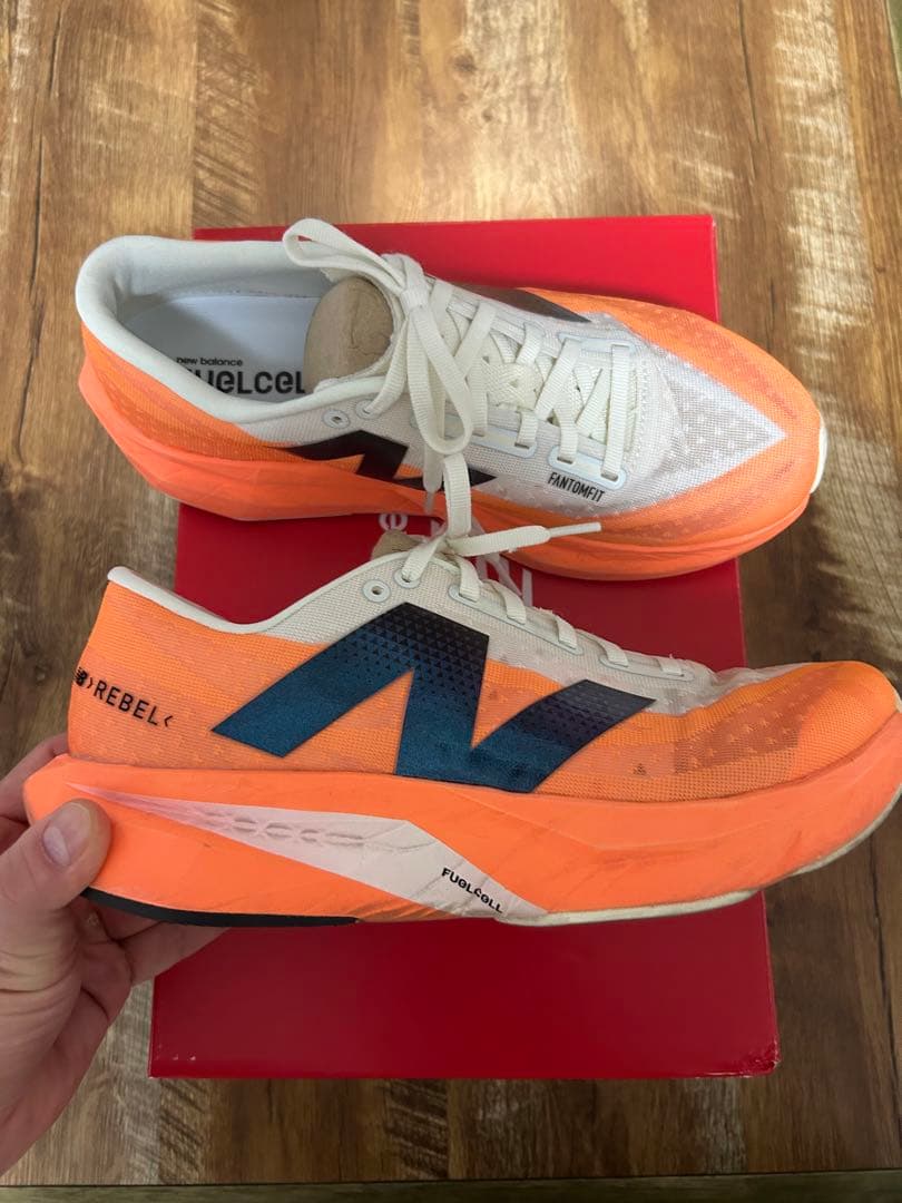 ニューバランス FuelCell Rebel v4 26.0cm