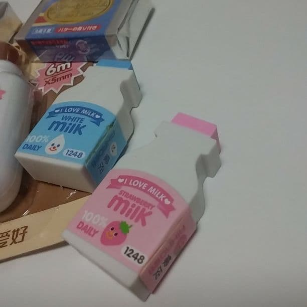 修正テープ、消しゴム