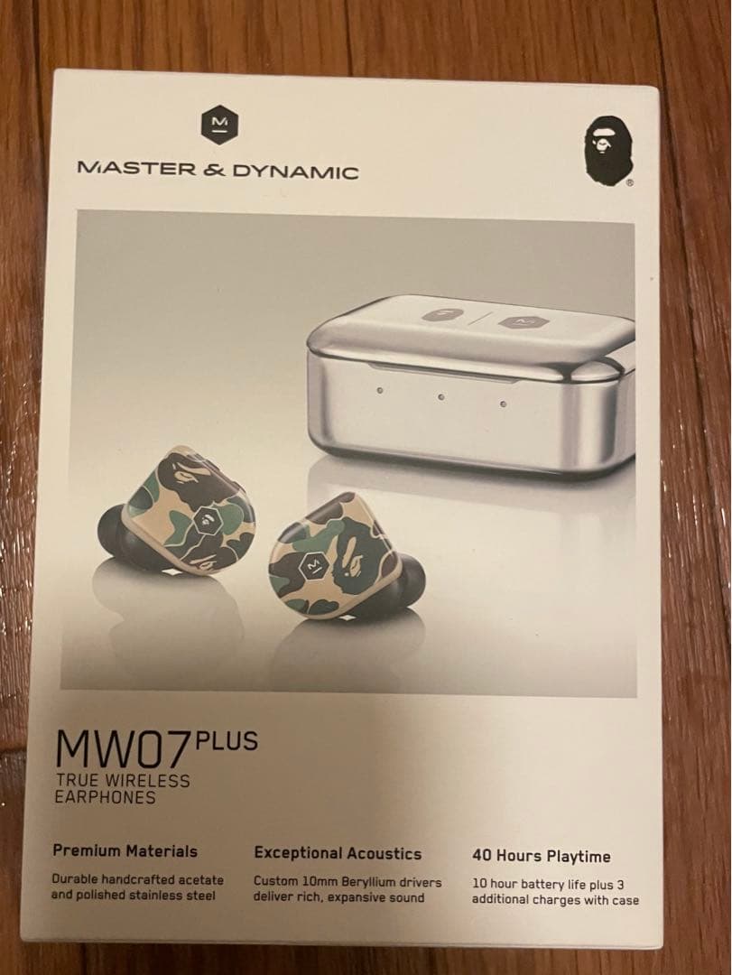 ワイヤレスイヤホン　新品　BAPE コラボ　ベイプ　レア　限定