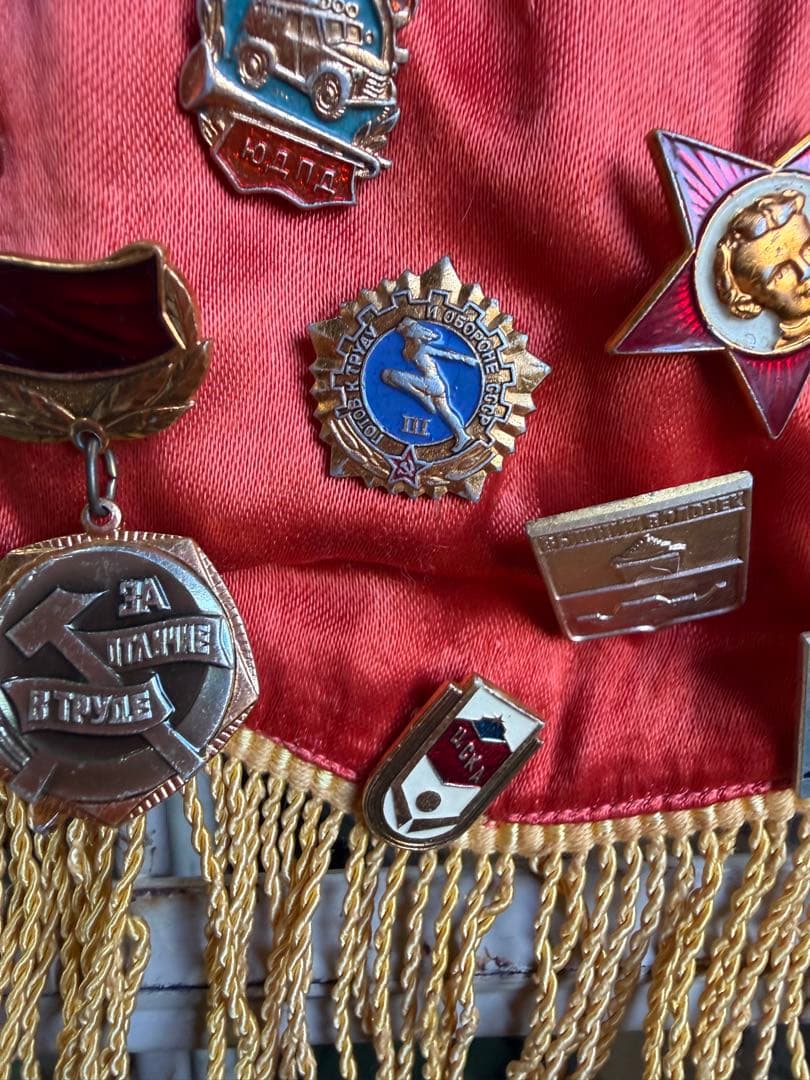 レーニン肖像画付き　バッチ　ロシア　希少品