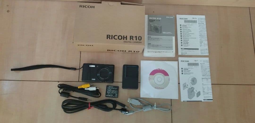 【美品】　RICOH R10 デジタルカメラ リコー