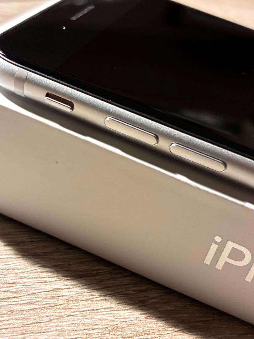 ★美品★ Apple iPhone SE 第2世代 ホワイト 64GB 本体