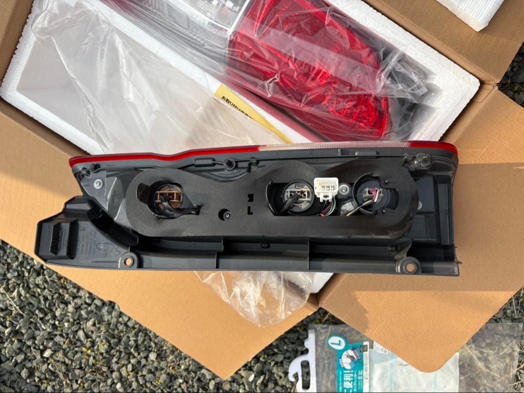 FLEX トヨタ　ハイエース　テールランプ