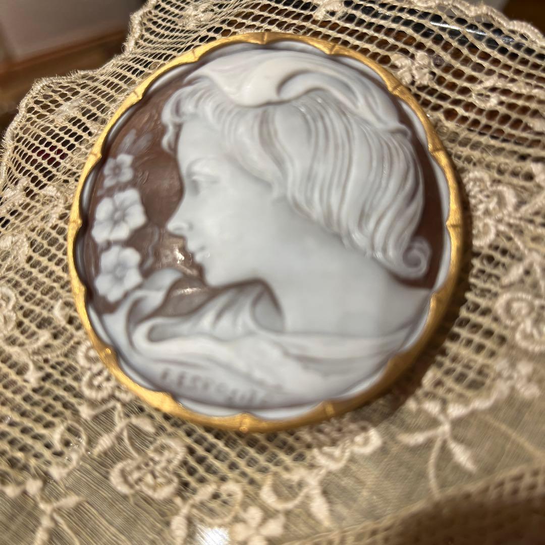 新品未使用イタリアチョコカメオのブローチ