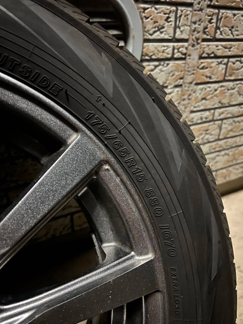 ヨコハマ スタッドレス 175/65R15 4H 23年製 イボ残り 4本セット