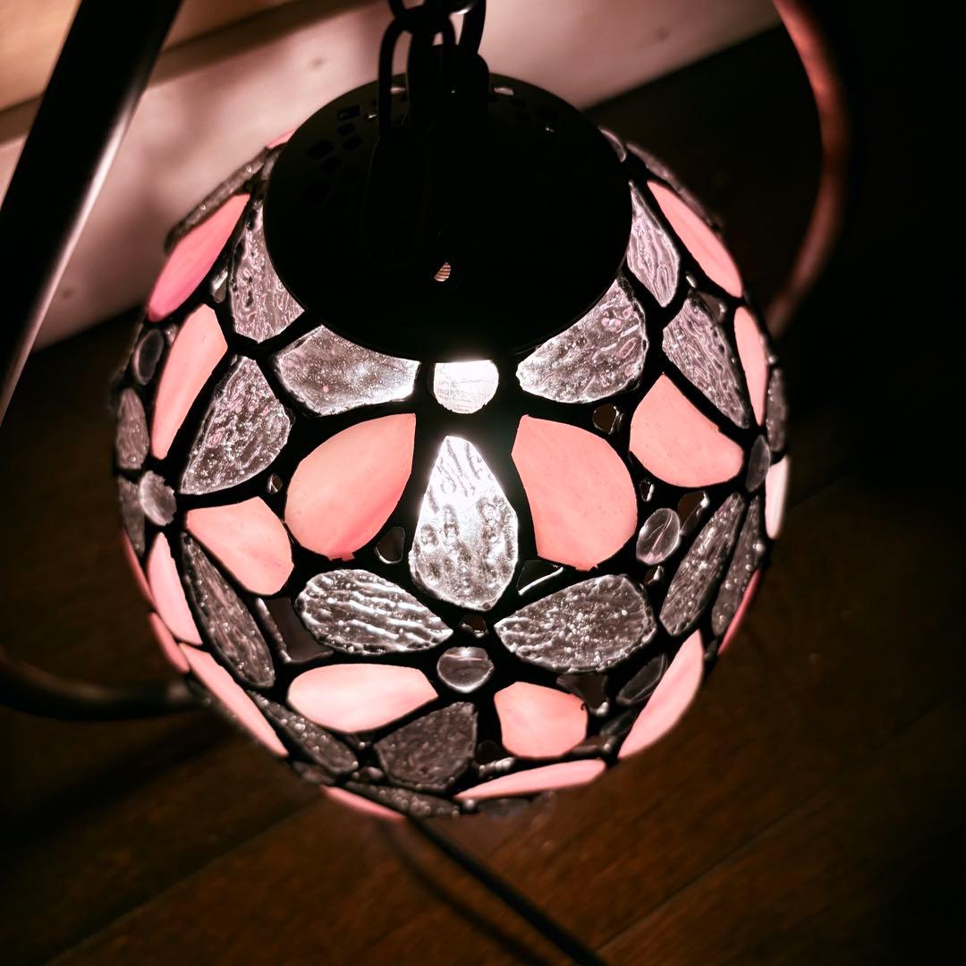 新品未使用　ピンク　ステンドランプ　ステンドガラス　吊り下げ型　桜　ハナハナ