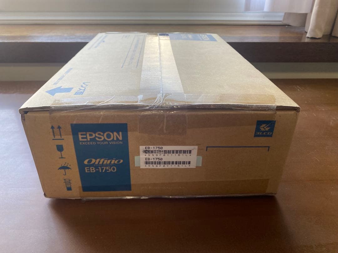 EPSON EB-1750 プロジェクター本体　epson offirio