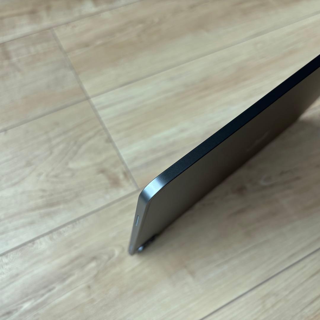 極美品iPad Pro 12.9インチ 第6世代 カバー フィルム付き グレー