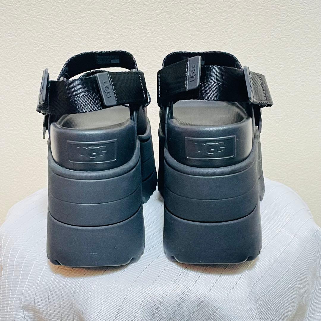 UGG GOLDENRISE 厚底サンダル