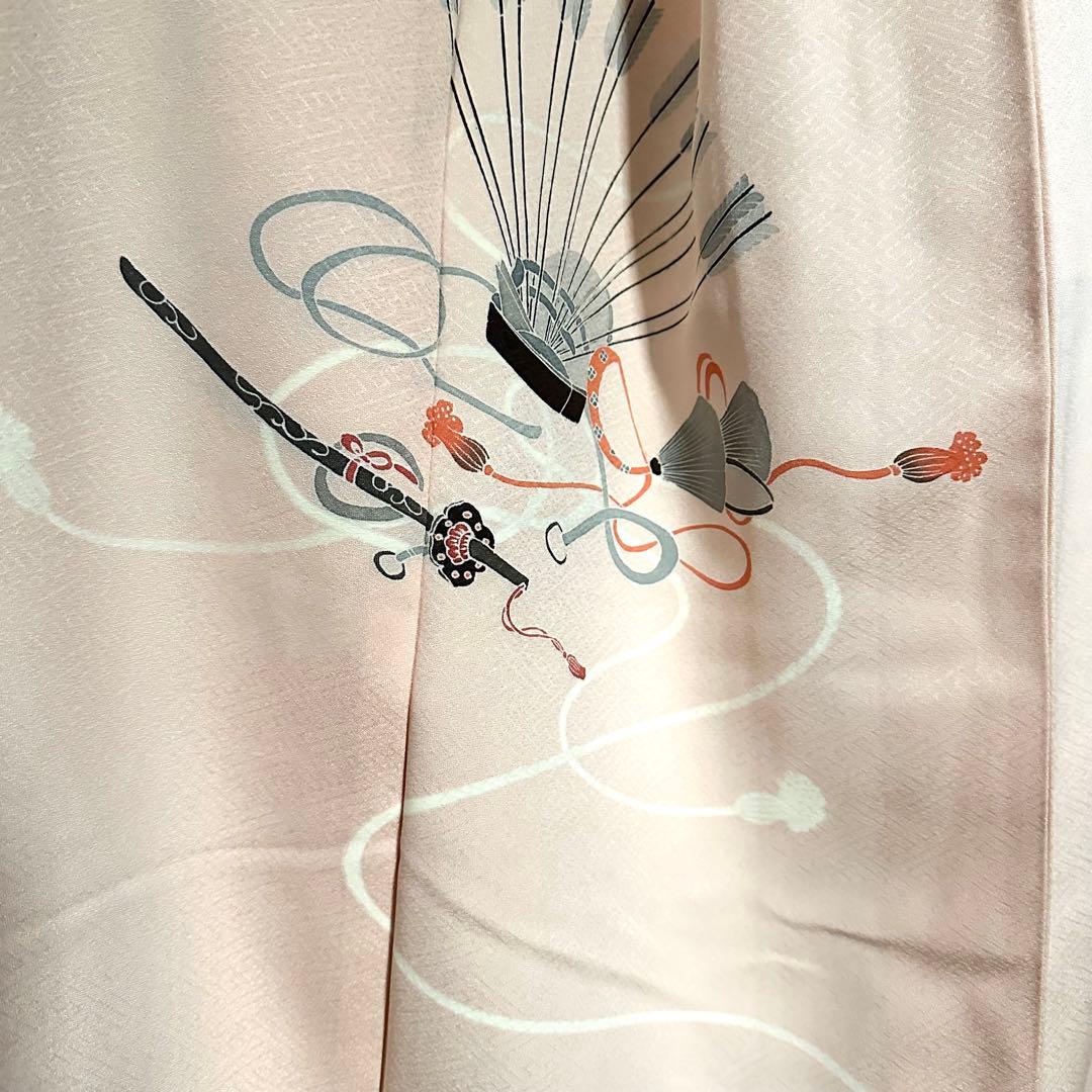 乙女色に文武両道の意匠がユニークな正絹袷付下げ