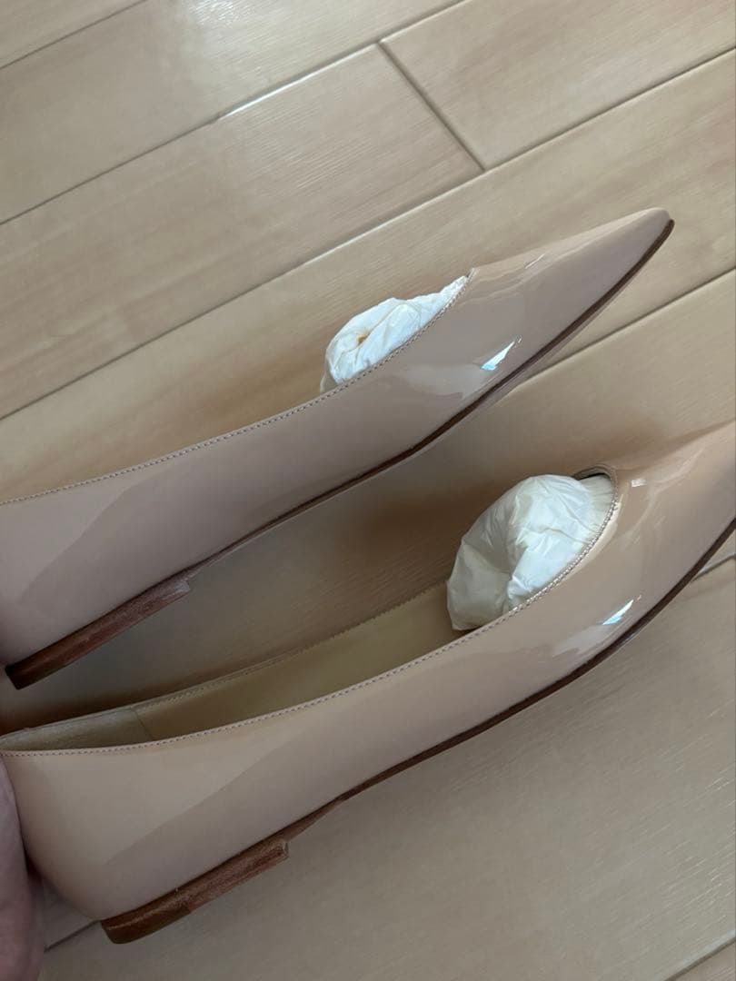 【美品】Jimmy Chooベージュ パテントレザー　フラットシューズ　24cm