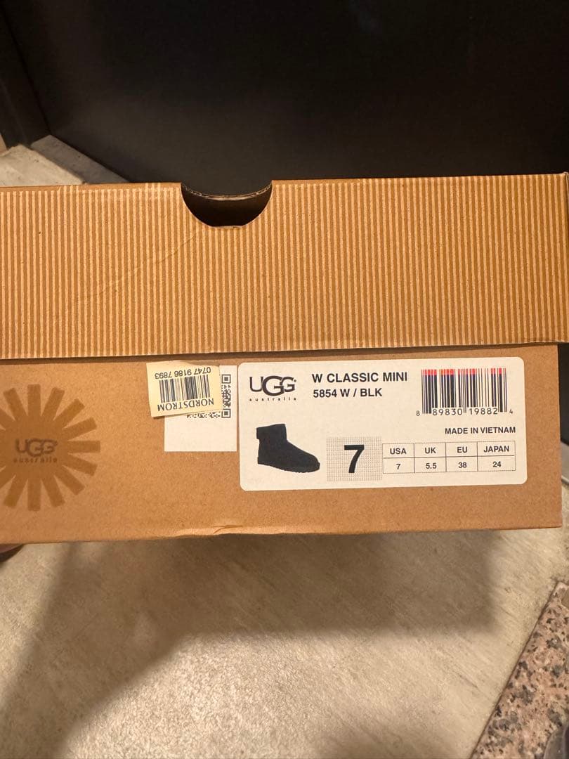 UGG ムートンブーツCLASSIC MINI 5854/BLK