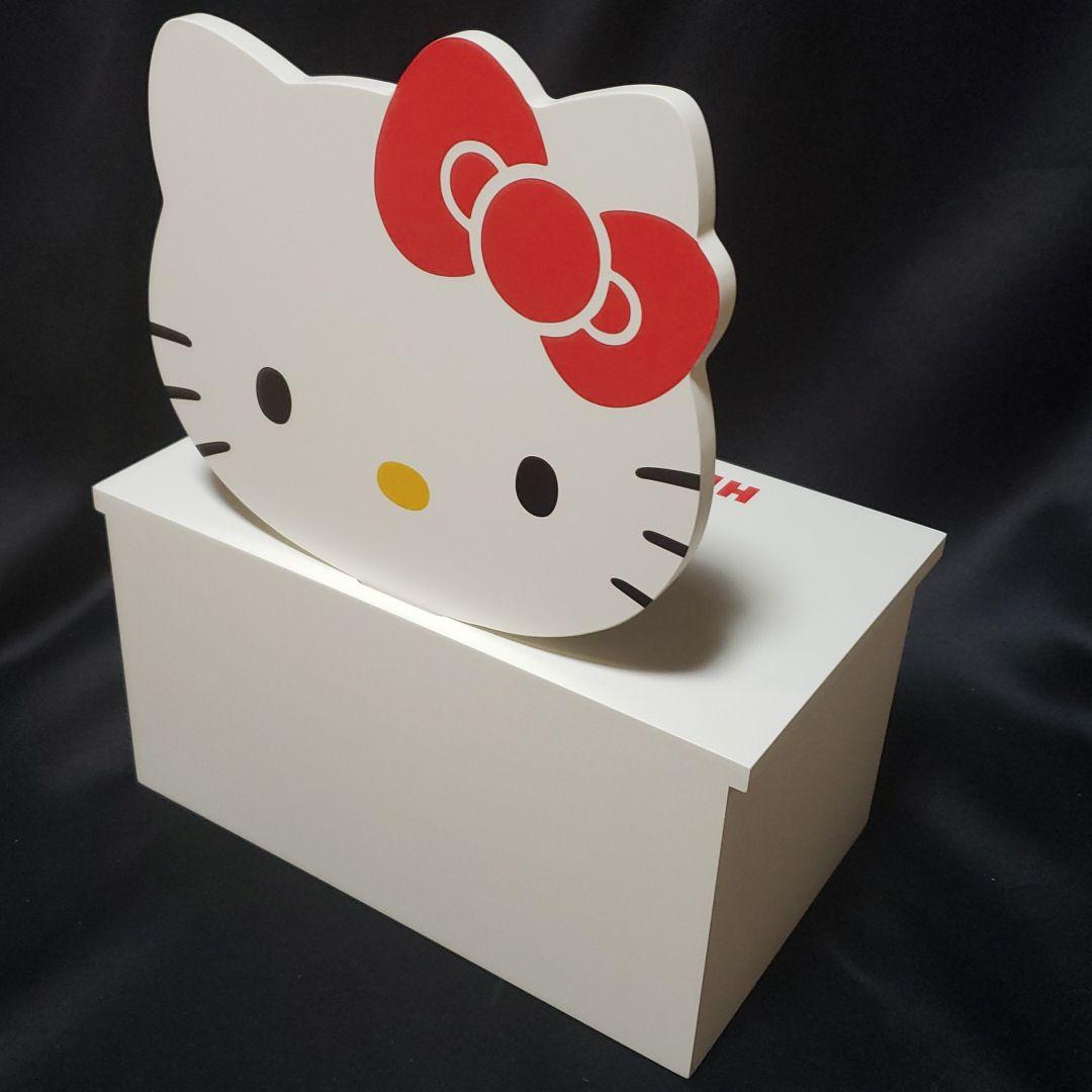 ハローキティ　ミニドレッサー　新品　未使用　ポイントカード景品　非売品　元箱あり