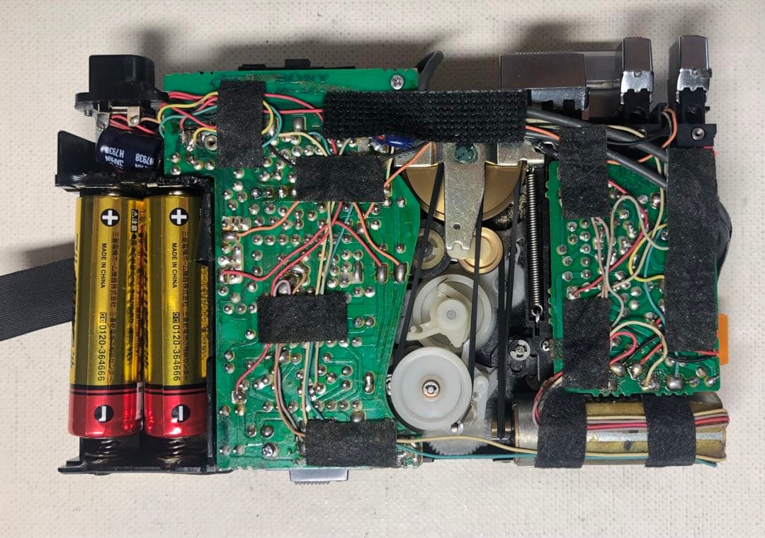 ジャンク品(通電)TPS-L2 ソニー初代カセットウォークマンJ