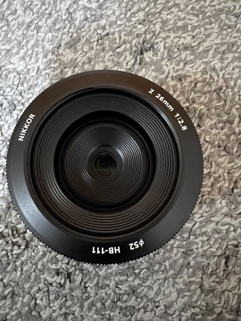 超薄型・高描写の単焦点NIKKOR Z 26mm f/2.8（美品）