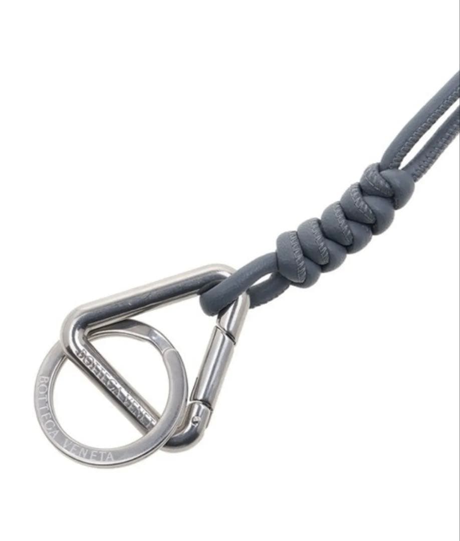 BOTTEGA VENETA グレー ネックキーホルダー トライアングル