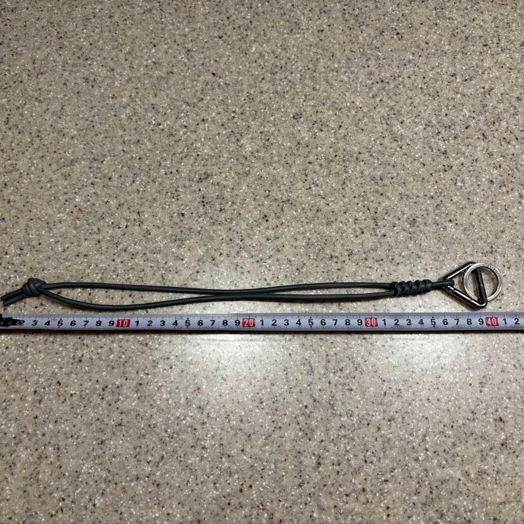 BOTTEGA VENETA グレー ネックキーホルダー トライアングル