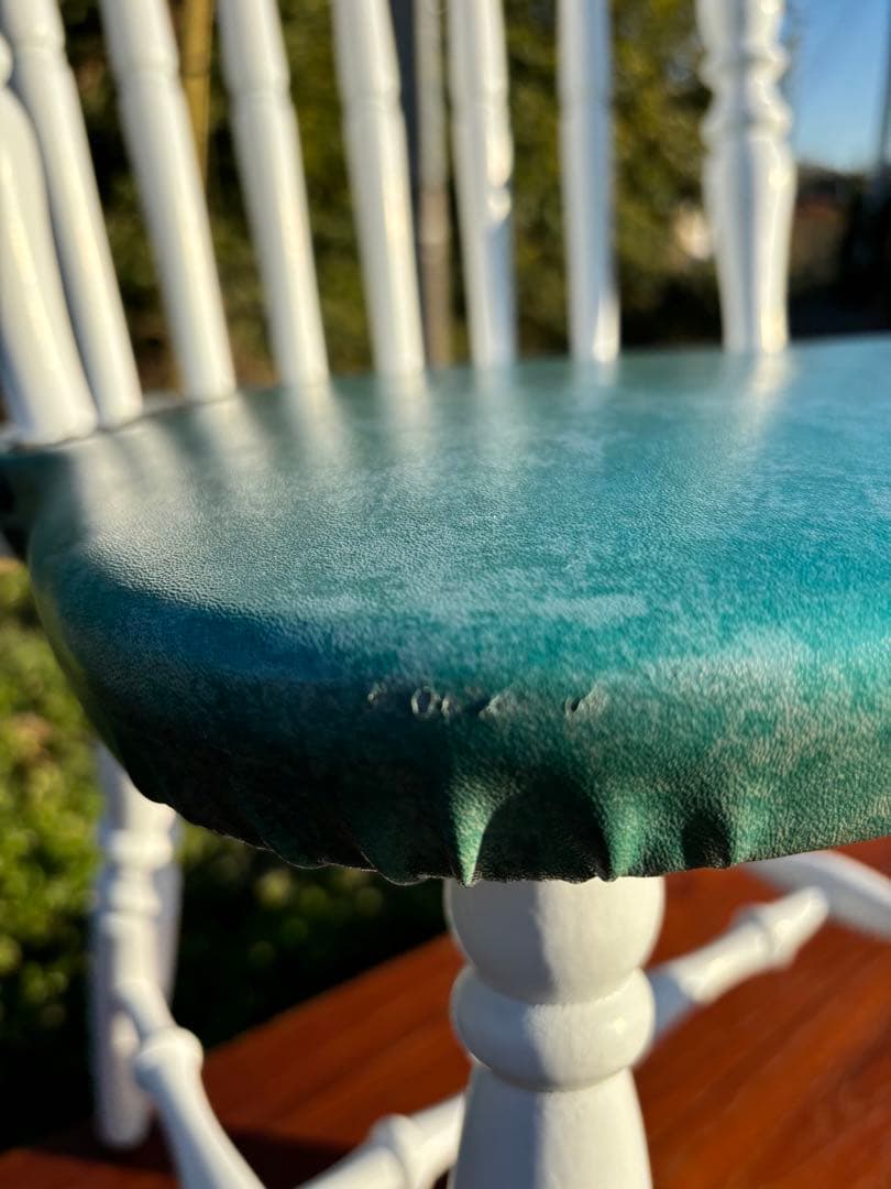 飛騨家具　WINDS太平 白いダイニングチェア① ウィンザーチェア　鋲打ち