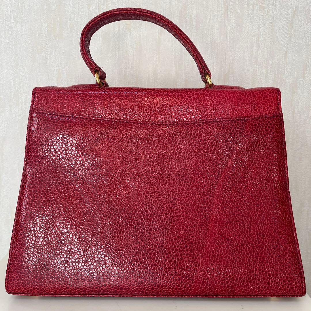 イタリア　レザー　ハンドバッグ　金具付き　ワンハンドル　ハイクラス　高級　本革