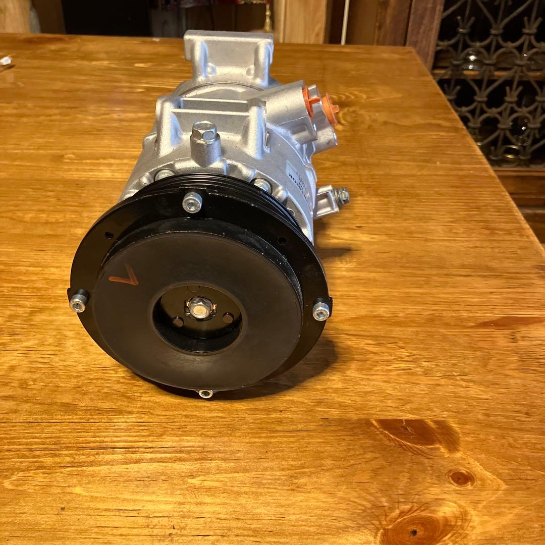 20アルファード　ACコンプレッサー