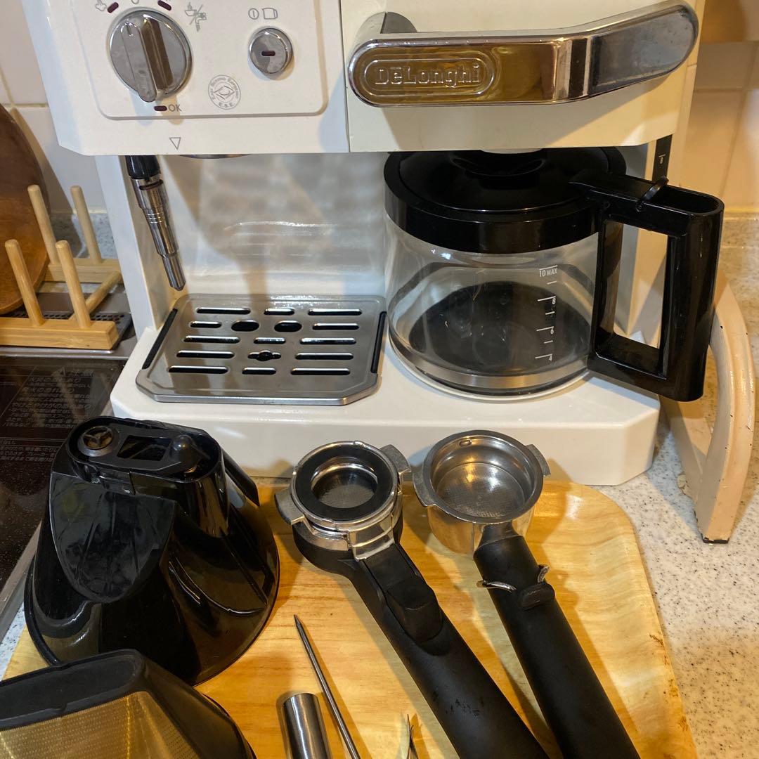DeLonghi エスプレッソマシン 本体と付属品