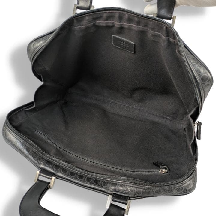 サルヴァトーレフェラガモ ビジネスバッグ A4収納 ガンチーニ レザー ブラック