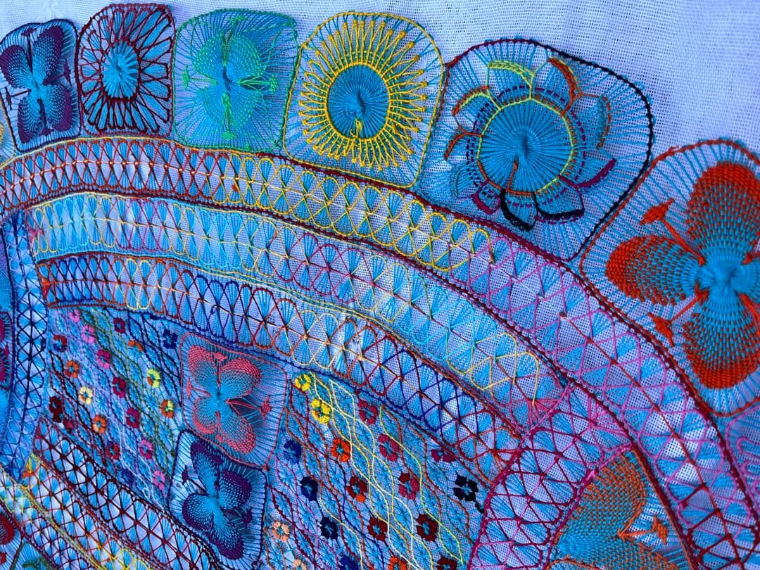 楕円形パラグアイ伝説織　ニャンドゥティレース　テーブルセンター　オバールドイリー