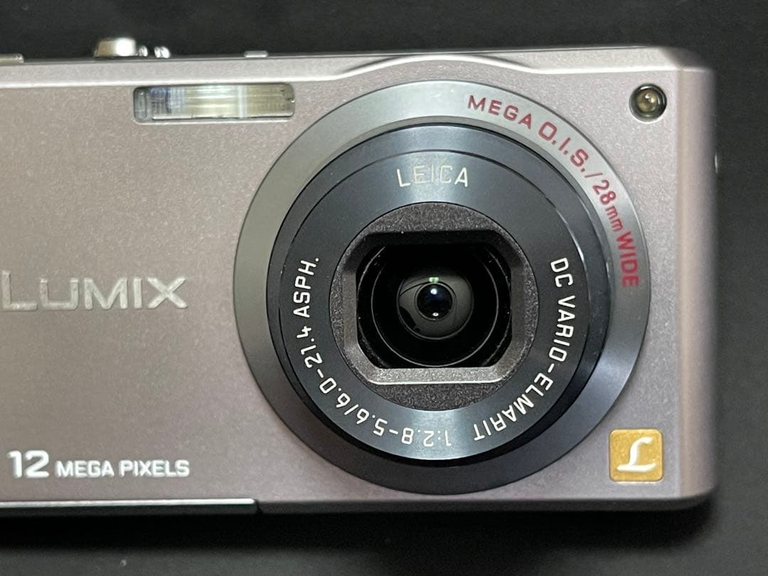 【極美品】LUMIX DMC-FX100 ライカレンズ搭載と付属品（作動確認済）