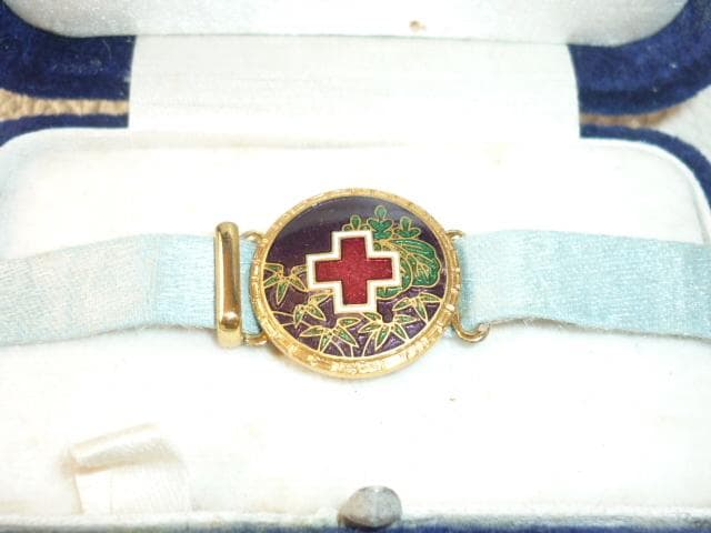 未使用 昭和11年◆『日本赤十字社篤志看護婦人会 創立五十年記念』七宝徽章/帯留