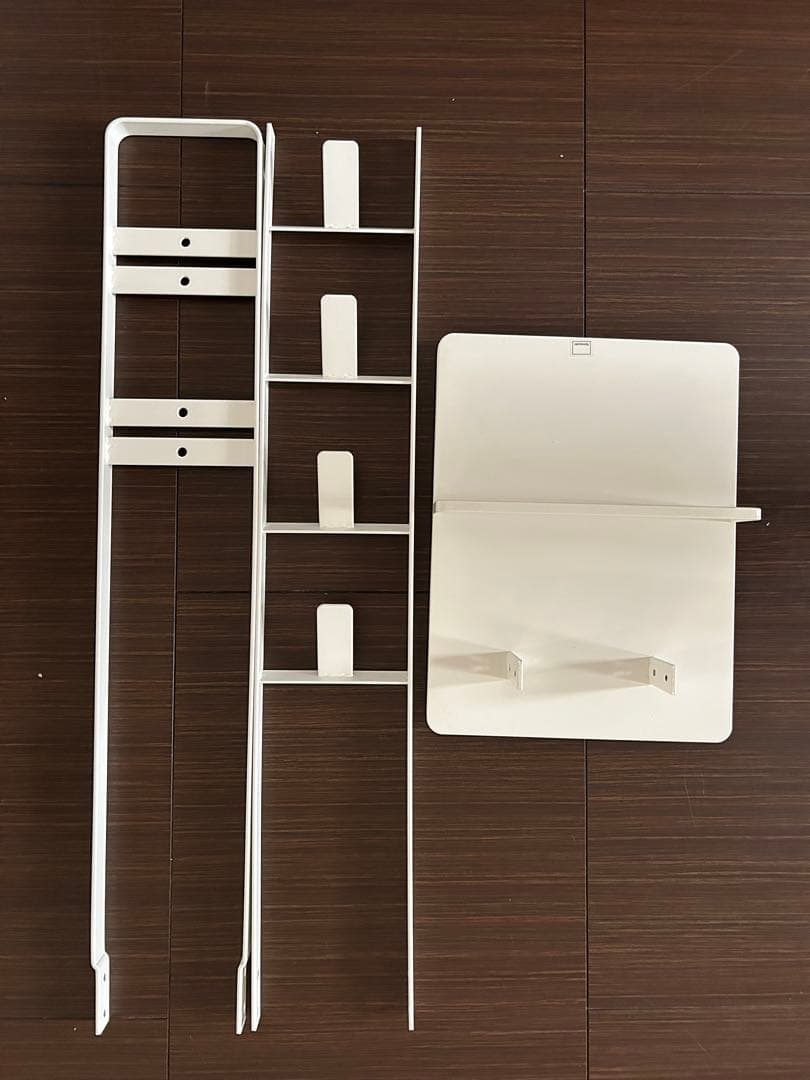 Dyson V8 Slim Fluffy+ 本体と付属品+スタンド　※ジャンク