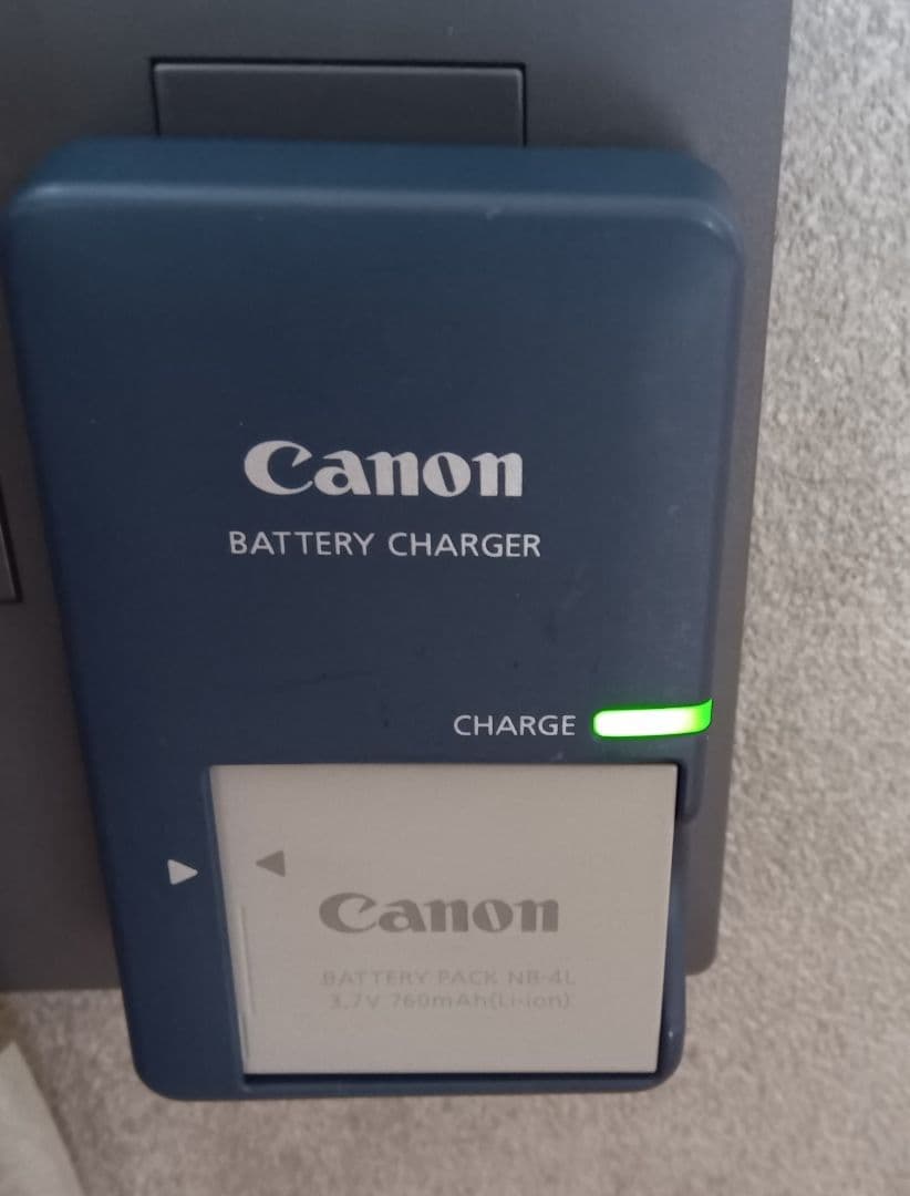 Canon デジカメ　IXY210F シルバー　ジャンク品